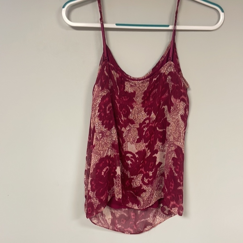 NEW YORK & CO  Tank Flowy Layered Plum & Cream, M